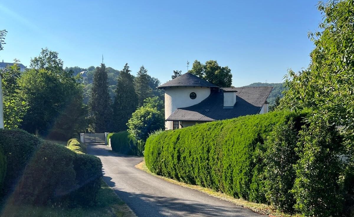 Villa Belvedere on a quiet hillside in Idar-Oberstein