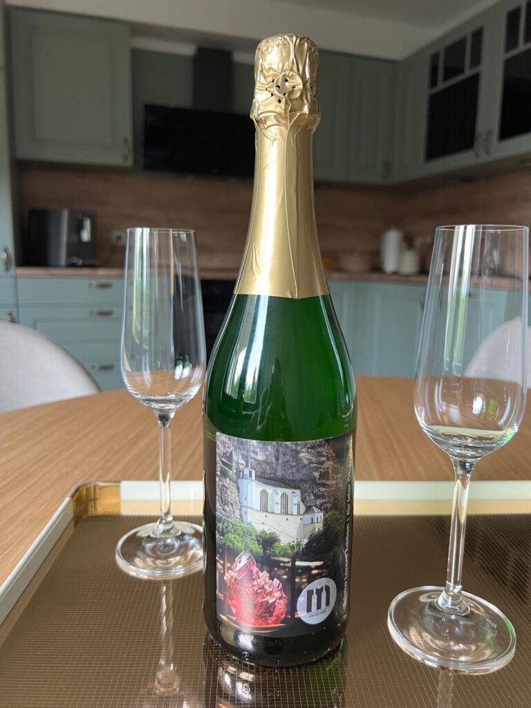 Welcome drinks in the kitchen at Villa Belvedere in Idar-Oberstein